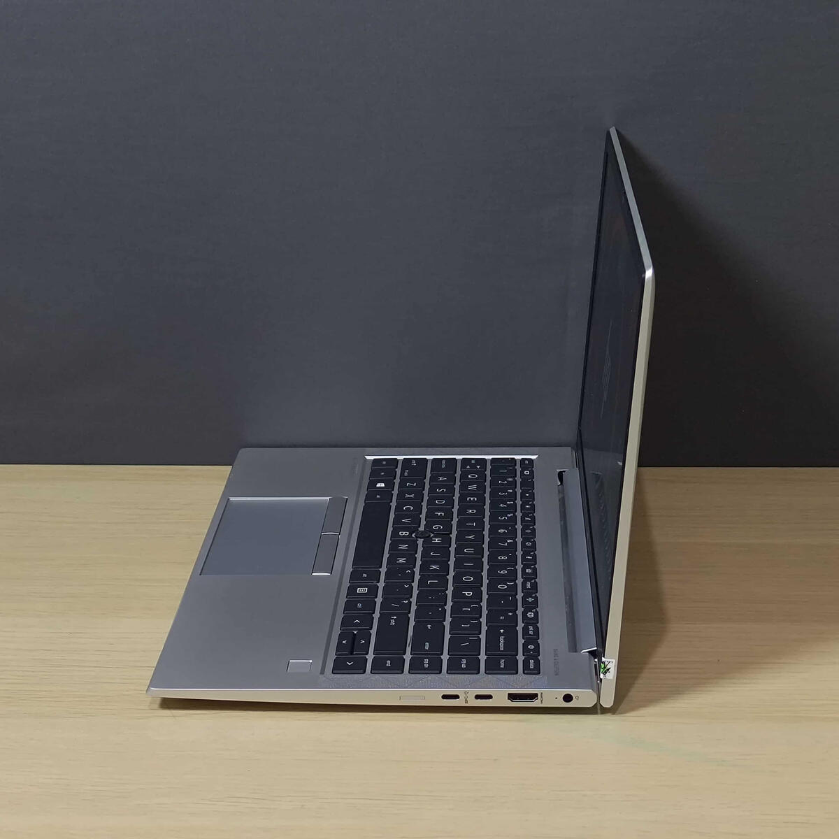 Lenovo Elitebook 845G8 Samping Kiri Butik Laptop